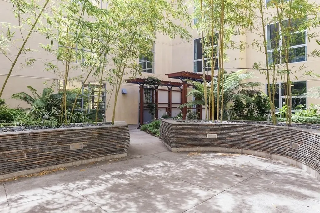 585 9th Street Oakland CA 94607