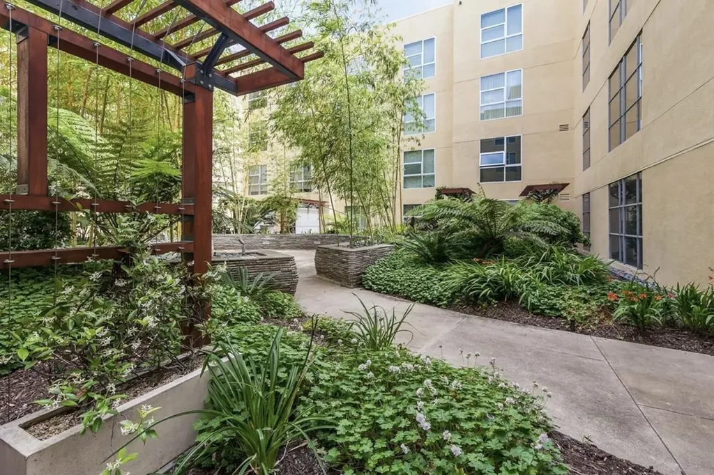 585 9th Street Oakland CA 94607
