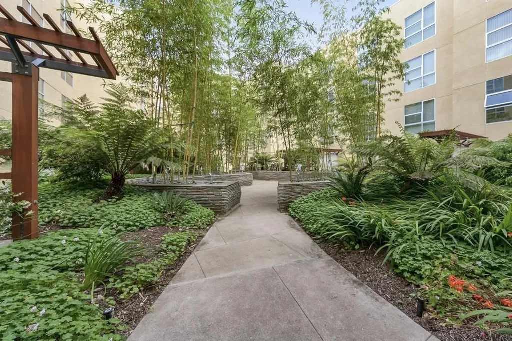 585 9th Street Oakland CA 94607