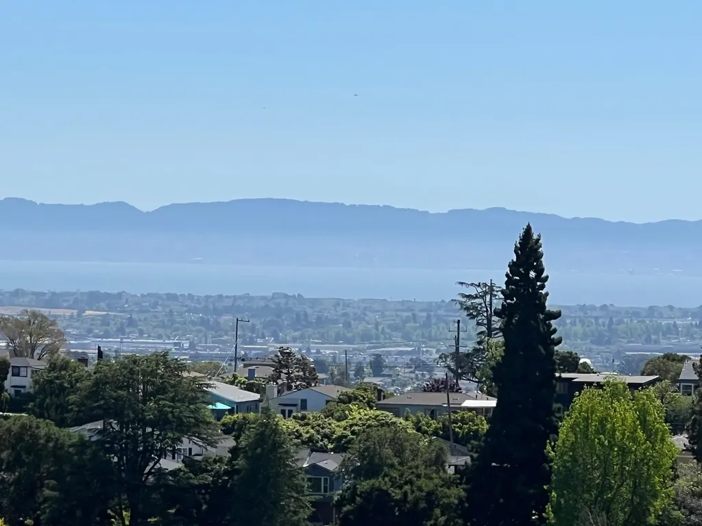 3257 Monterey Boulevard Oakland CA 94602