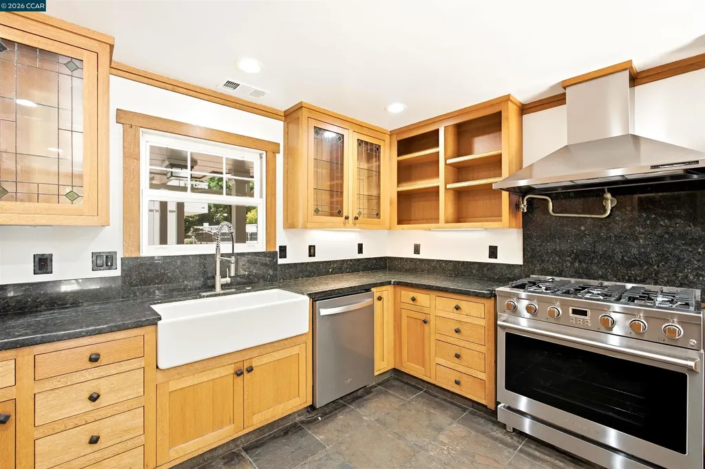 26929 Palomares Road Castro Valley CA 94552