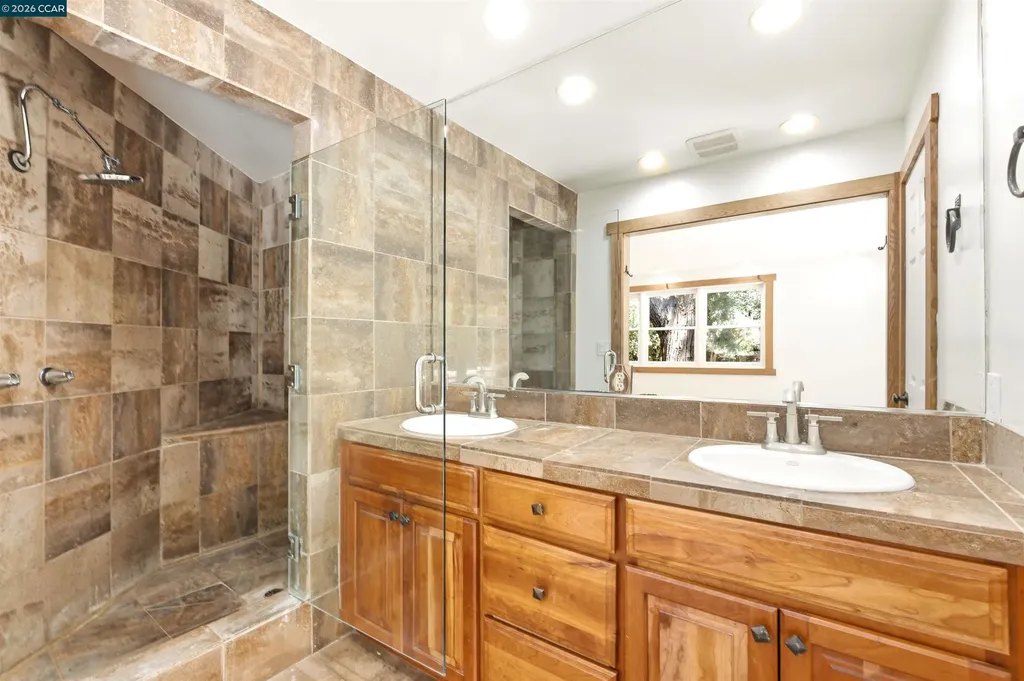 26929 Palomares Road Castro Valley CA 94552