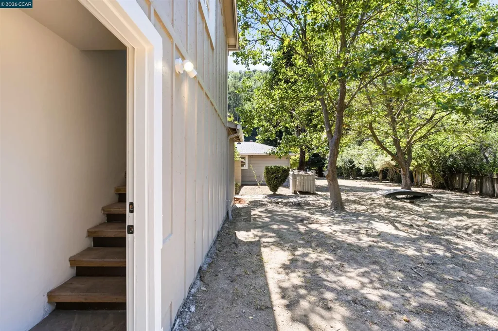 26929 Palomares Road Castro Valley CA 94552