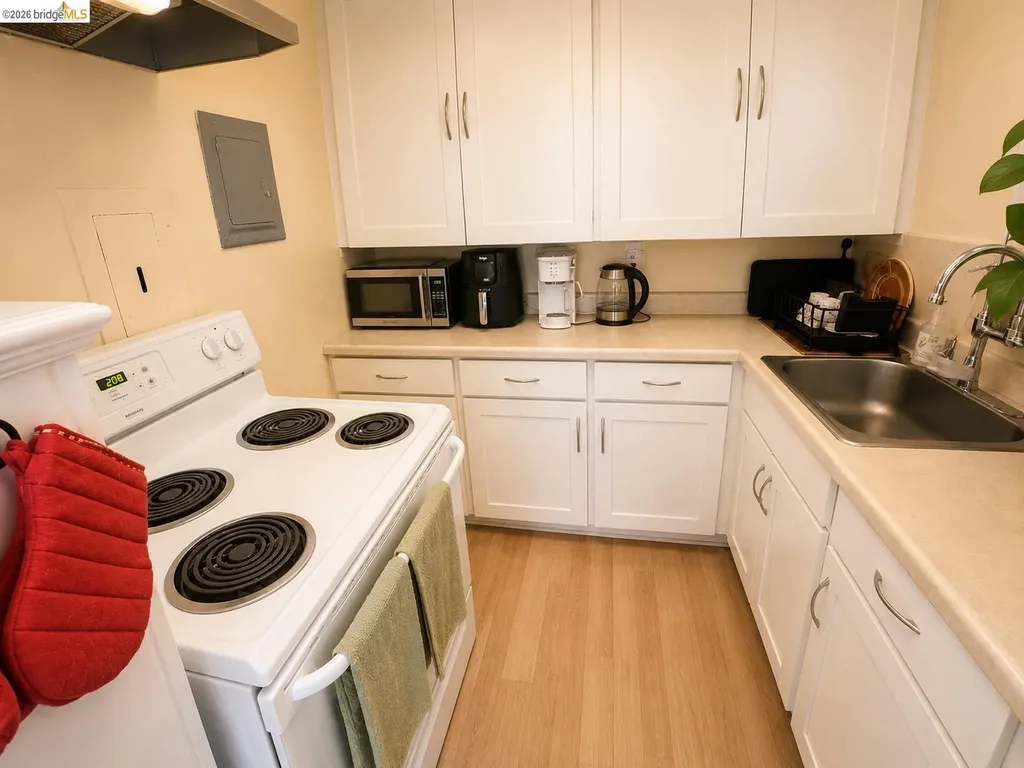 1142 Mckinley Avenue Oakland CA 94610