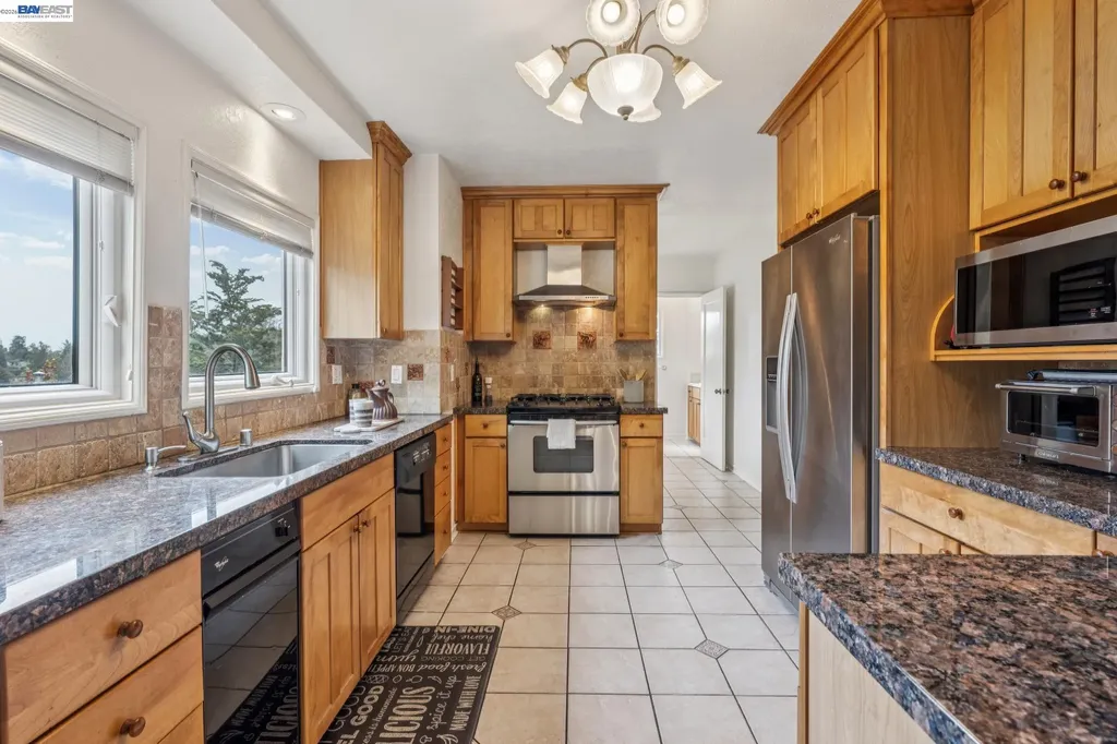 5765 Colton Boulevard Oakland CA 94611
