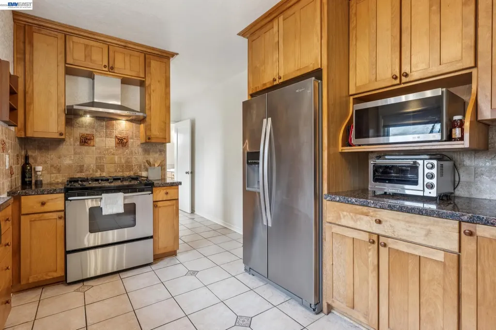 5765 Colton Boulevard Oakland CA 94611