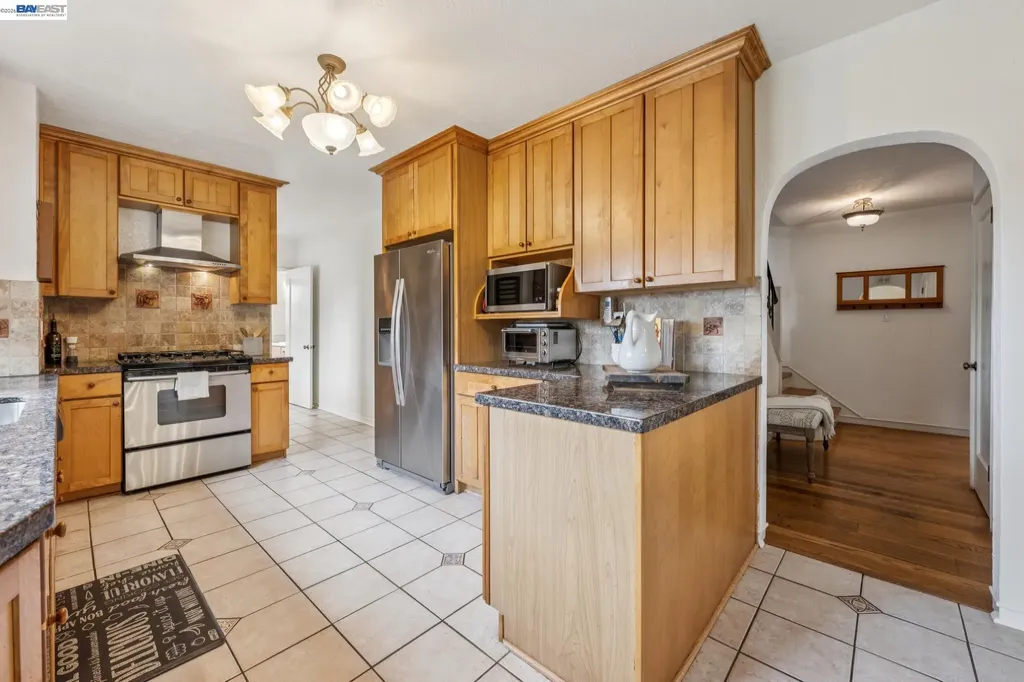 5765 Colton Boulevard Oakland CA 94611