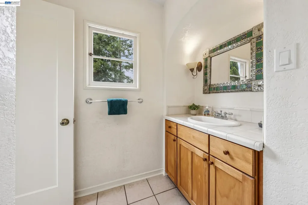 5765 Colton Boulevard Oakland CA 94611
