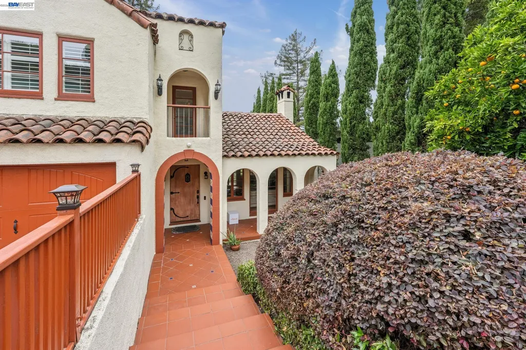 5765 Colton Boulevard Oakland CA 94611