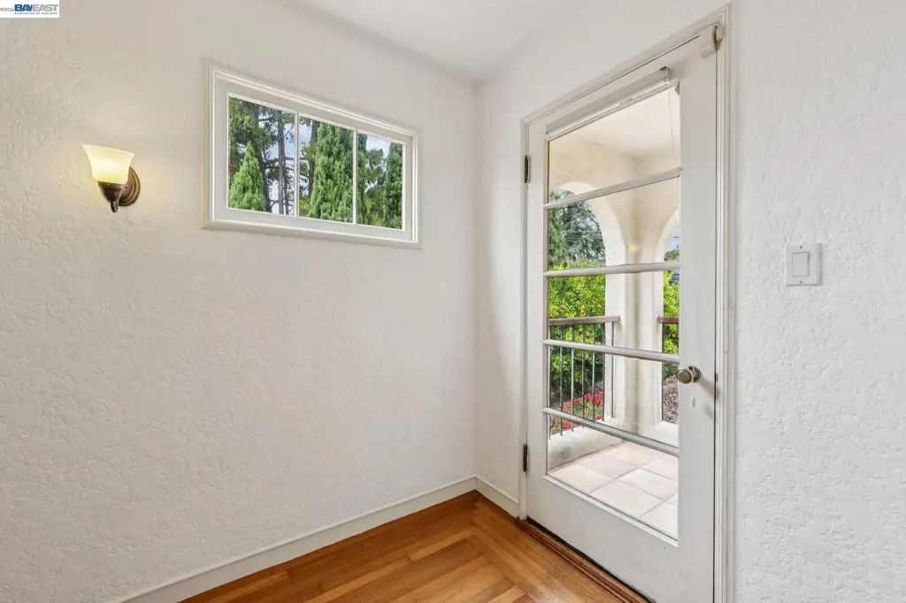 5765 Colton Boulevard Oakland CA 94611