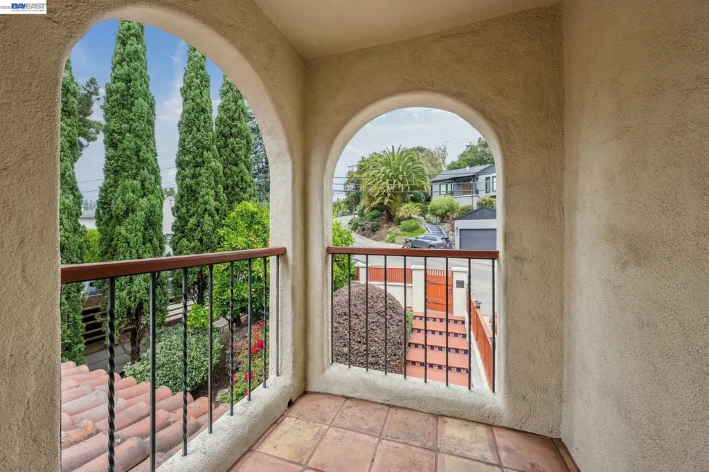 5765 Colton Boulevard Oakland CA 94611