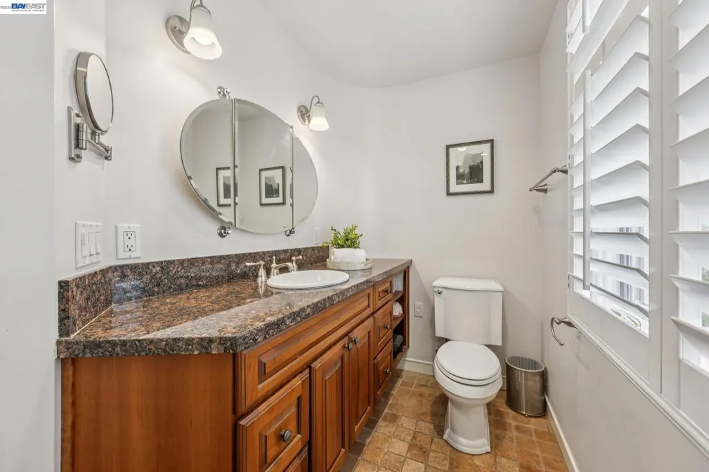 5765 Colton Boulevard Oakland CA 94611
