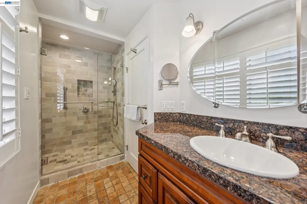 5765 Colton Boulevard Oakland CA 94611