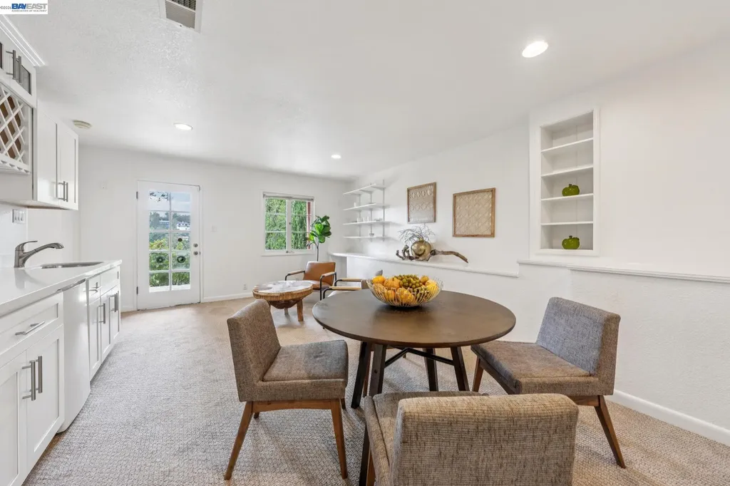 5765 Colton Boulevard Oakland CA 94611