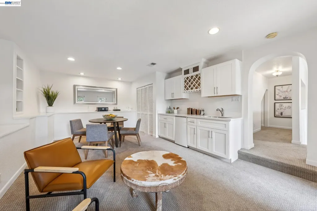 5765 Colton Boulevard Oakland CA 94611