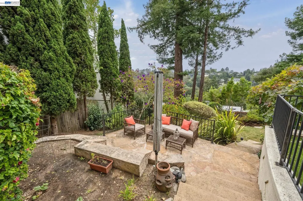 5765 Colton Boulevard Oakland CA 94611