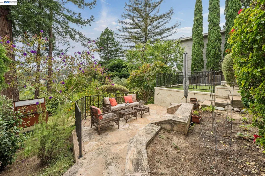 5765 Colton Boulevard Oakland CA 94611