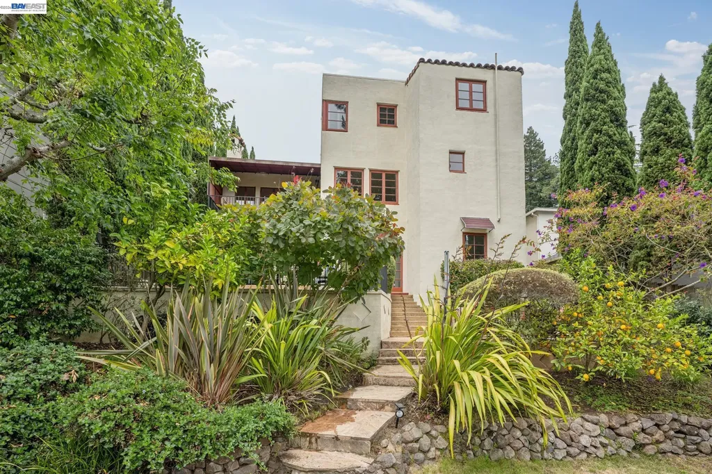 5765 Colton Boulevard Oakland CA 94611