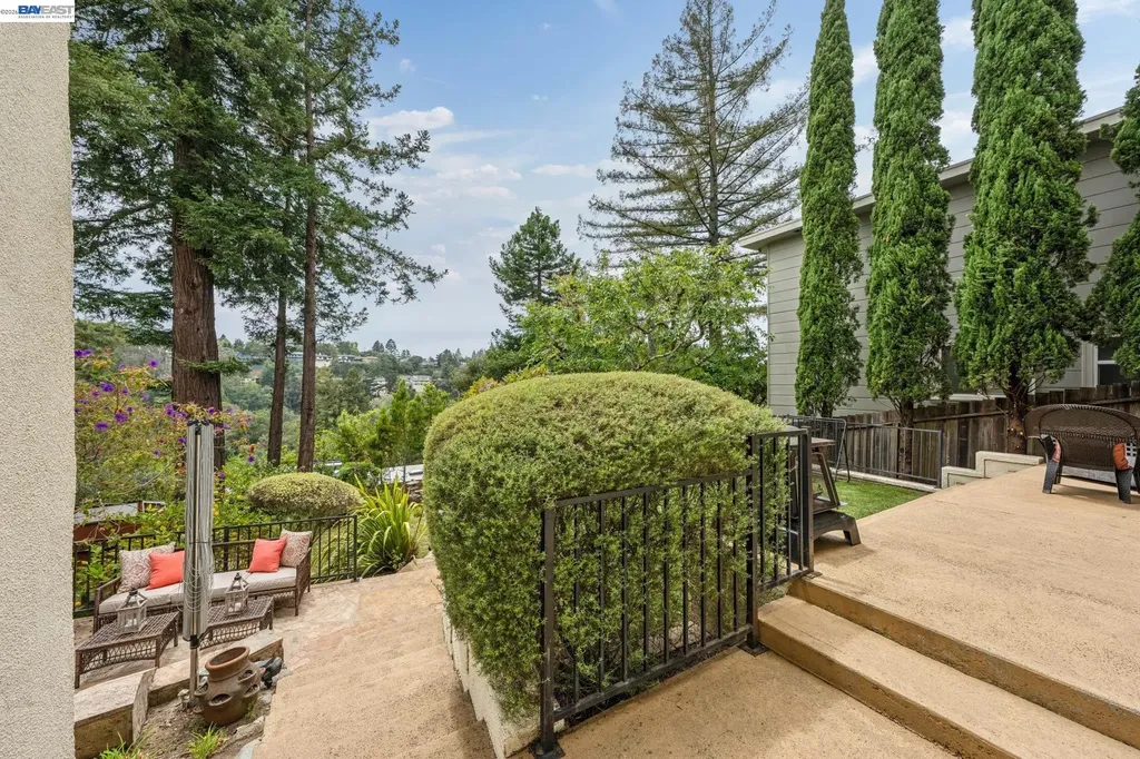 5765 Colton Boulevard Oakland CA 94611