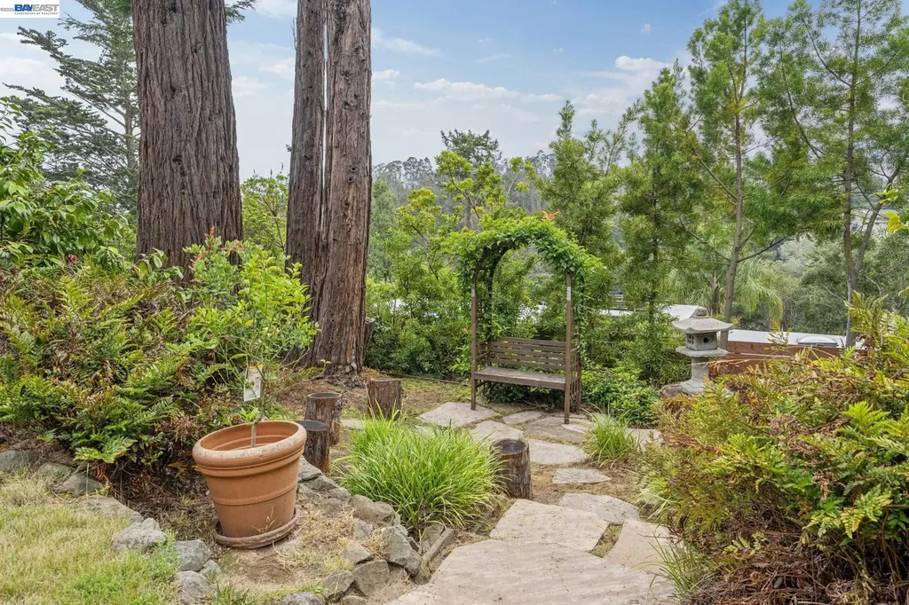 5765 Colton Boulevard Oakland CA 94611