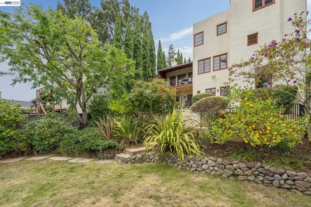 5765 Colton Boulevard Oakland CA 94611