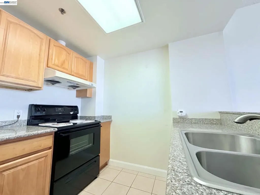 989 Webster Street Oakland CA 94607