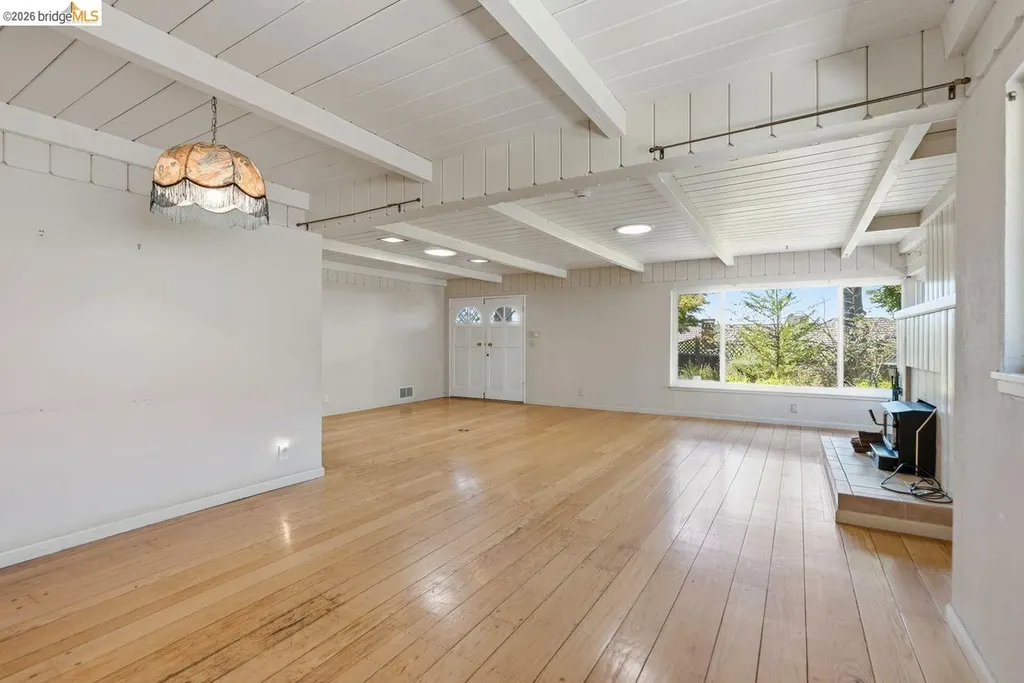 6480 Ascot Drive Oakland CA 94611