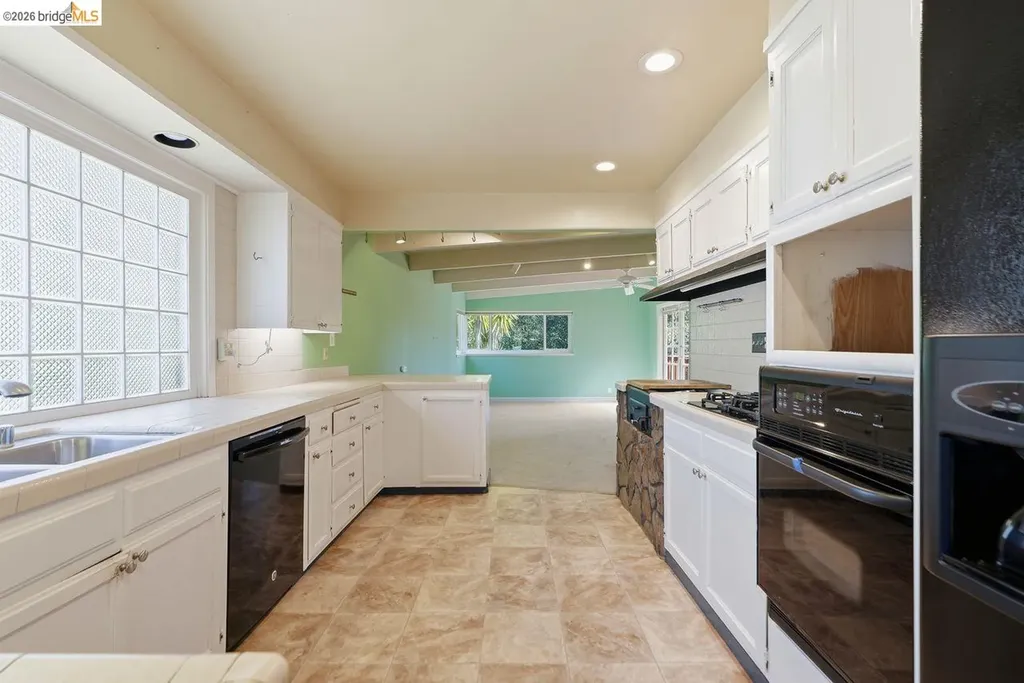 6480 Ascot Drive Oakland CA 94611
