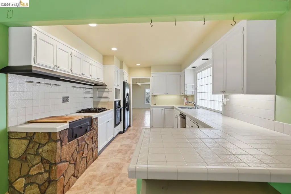 6480 Ascot Drive Oakland CA 94611
