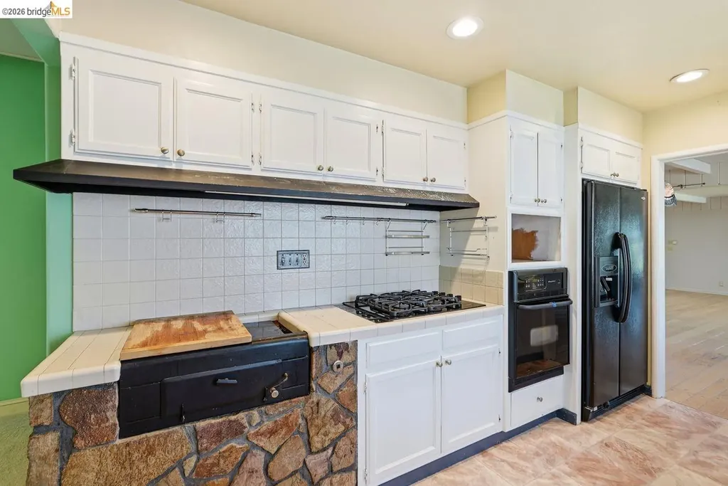 6480 Ascot Drive Oakland CA 94611