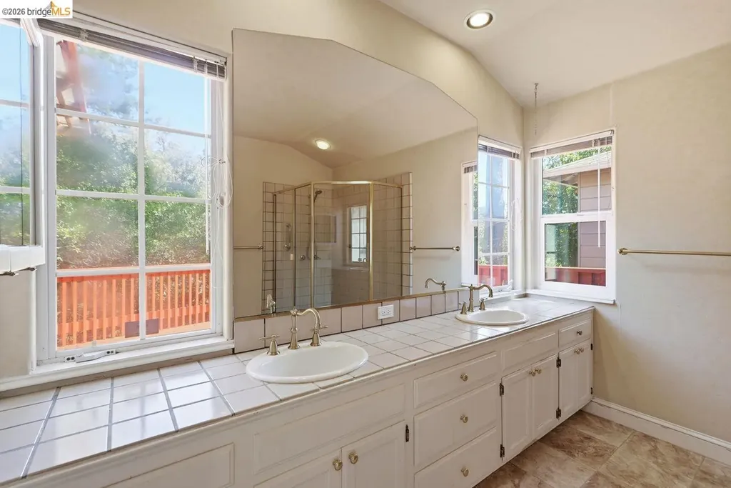 6480 Ascot Drive Oakland CA 94611