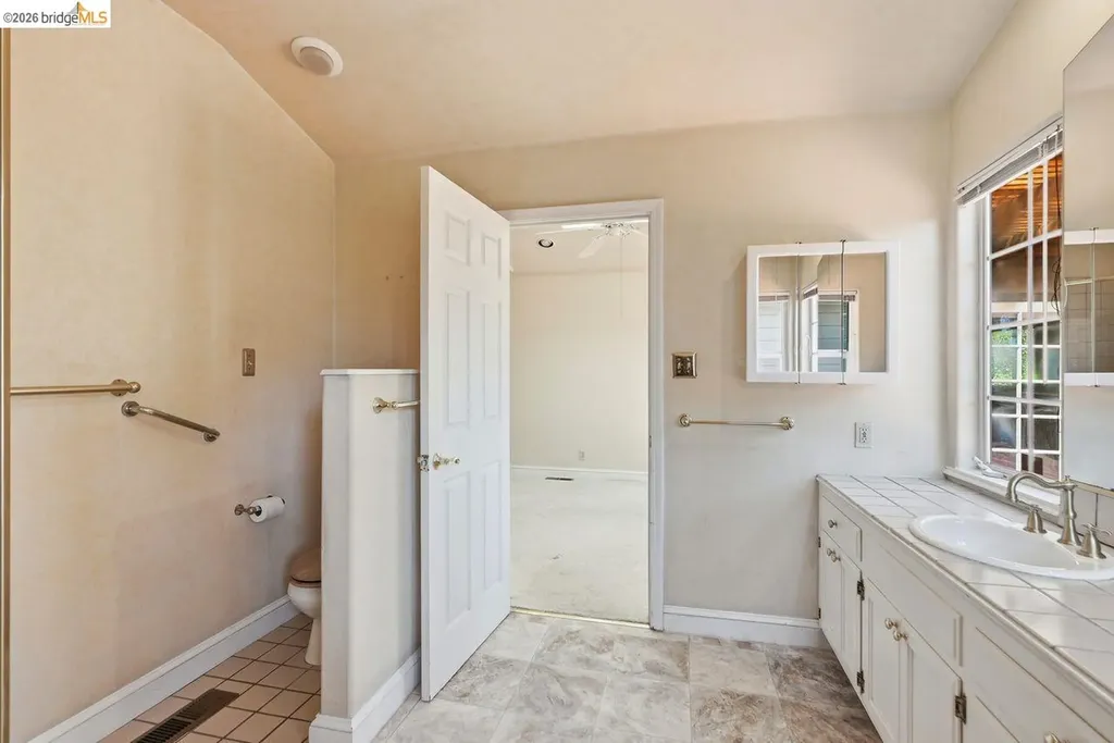 6480 Ascot Drive Oakland CA 94611