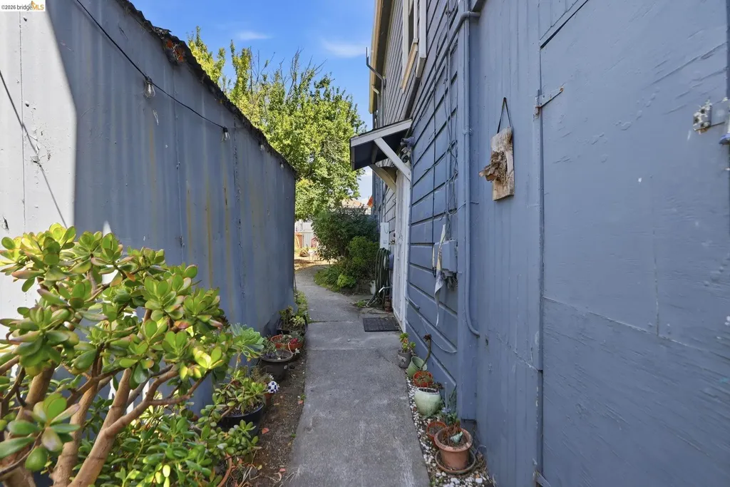 1072 56th Street Oakland CA 94608