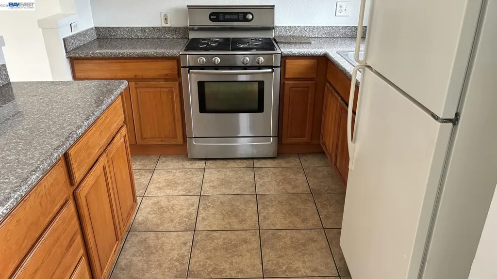 10469 West Court Oakland CA 94603