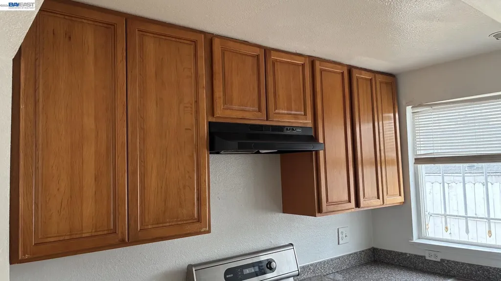 10469 West Court Oakland CA 94603