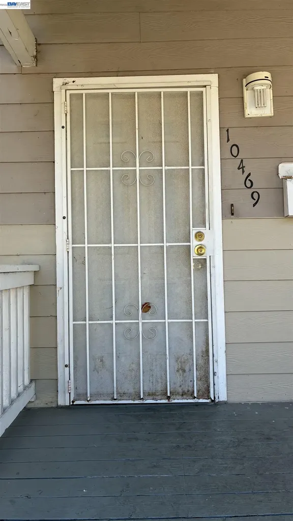 10469 West Court Oakland CA 94603