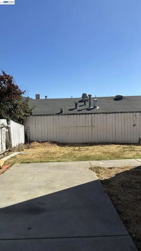 10469 West Court Oakland CA 94603