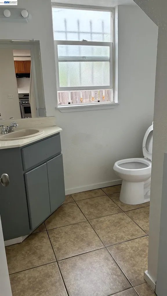 10469 West Court Oakland CA 94603