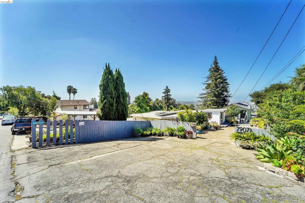 7907 Michigan Avenue Oakland CA 94605