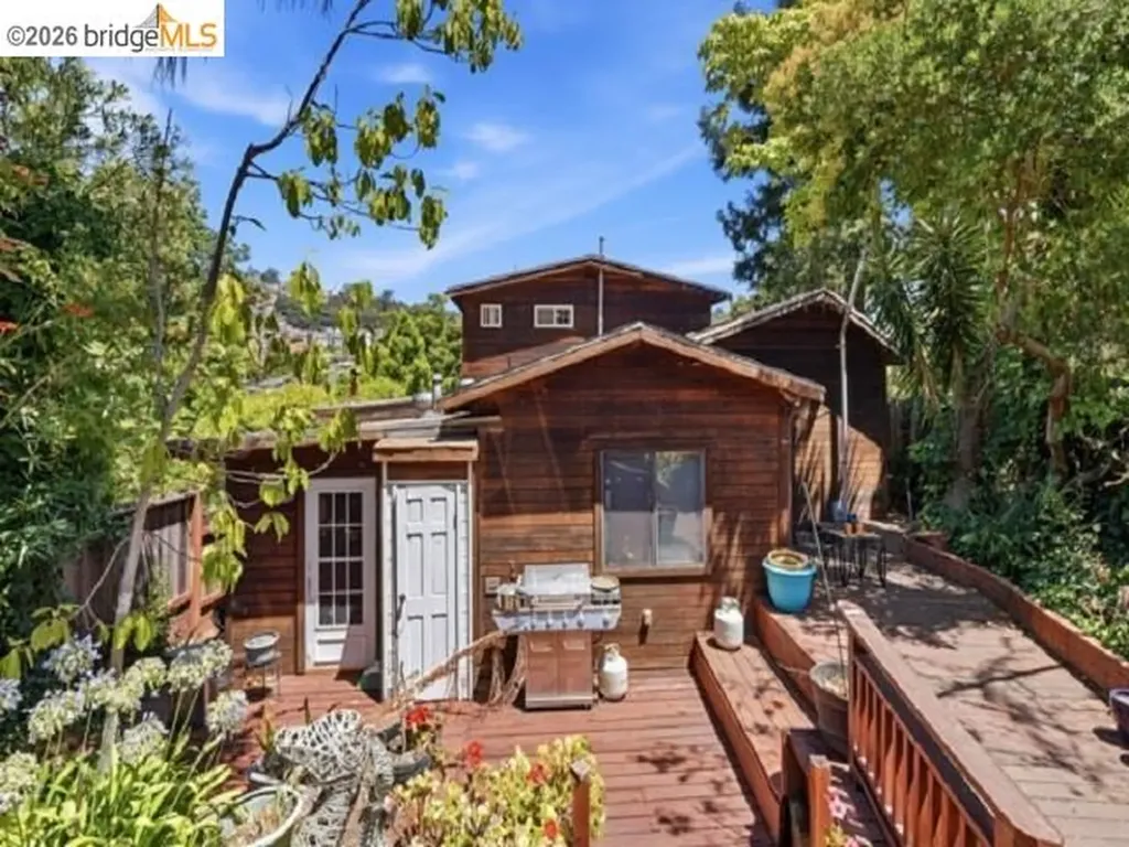 4105 Gregory Street Oakland CA 94619