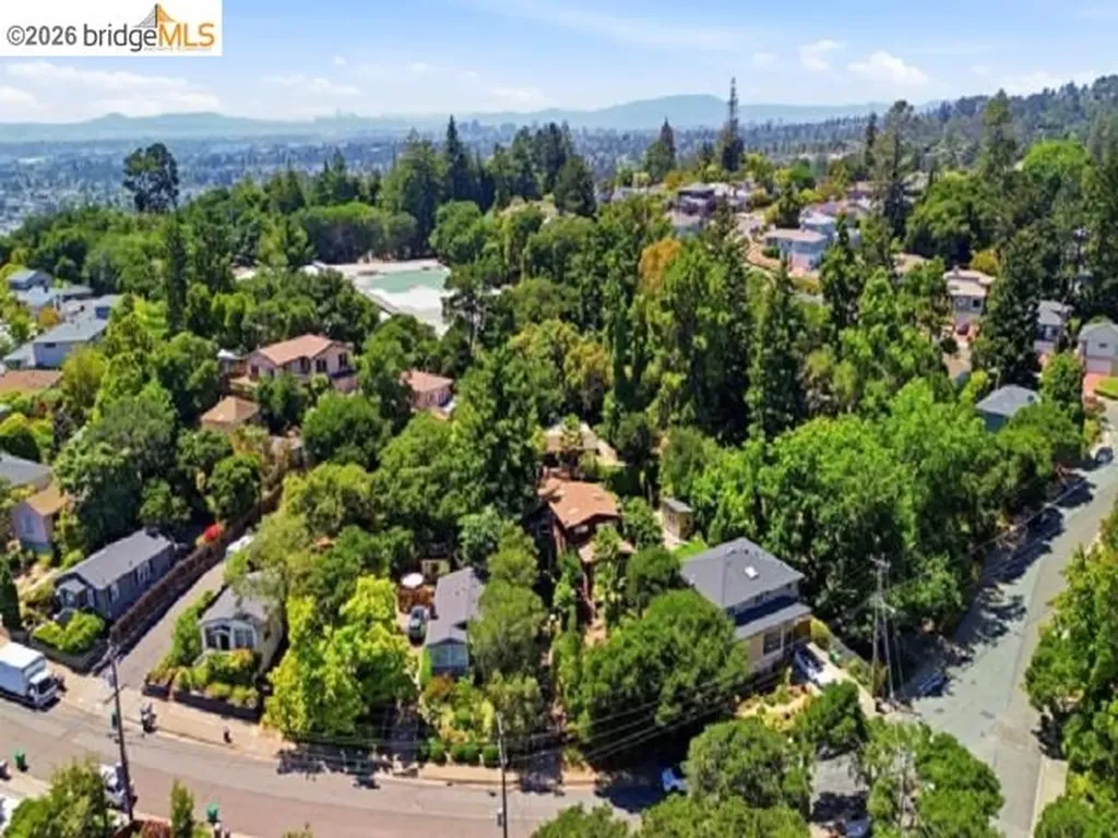 4105 Gregory Street Oakland CA 94619
