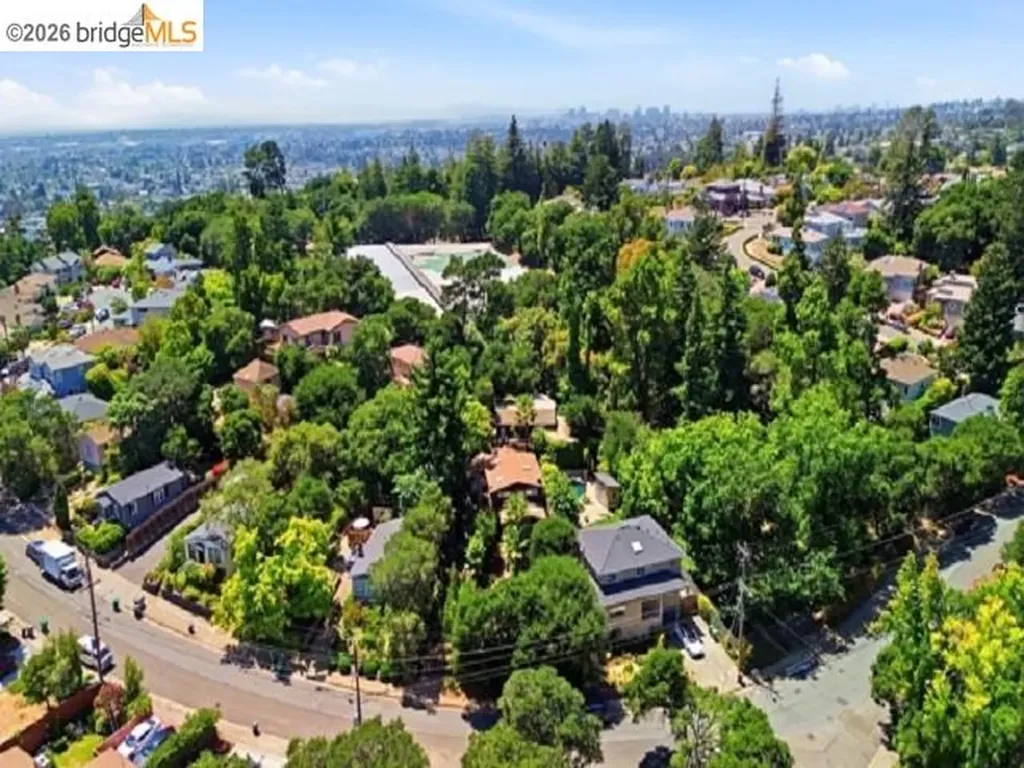 4105 Gregory Street Oakland CA 94619