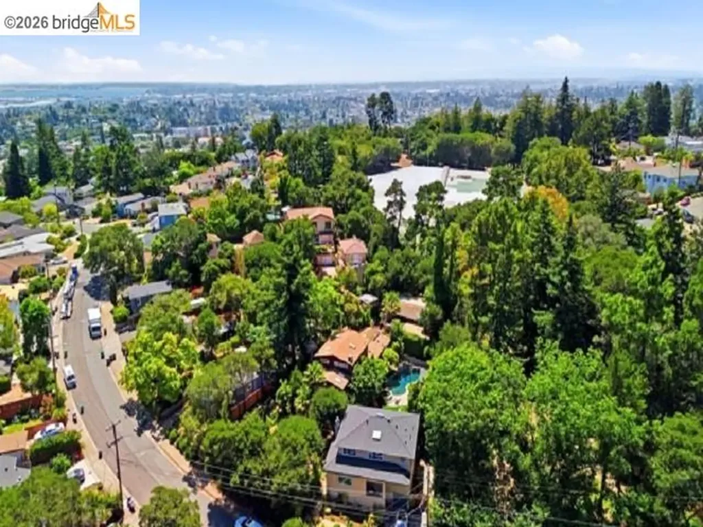 4105 Gregory Street Oakland CA 94619