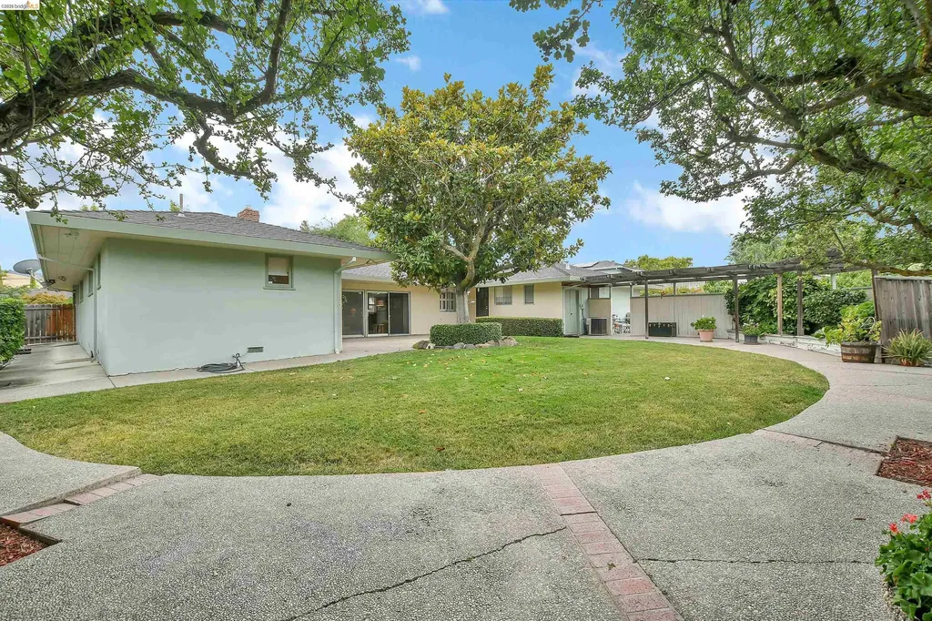 227 Pueblo Drive Pittsburg CA 94565