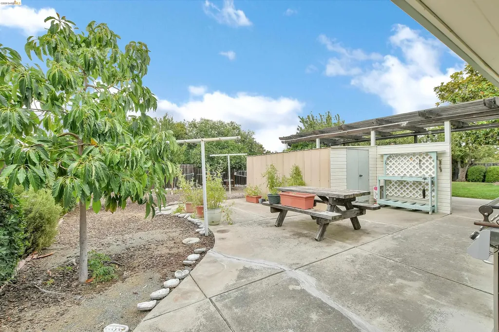 227 Pueblo Drive Pittsburg CA 94565