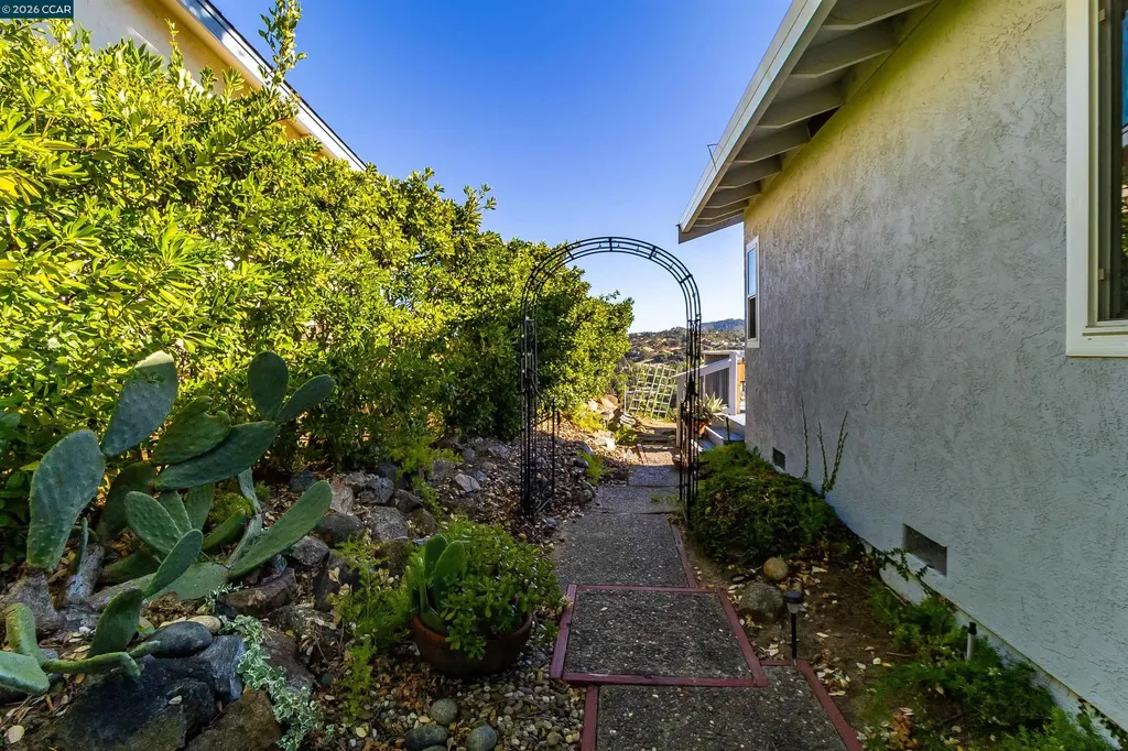 640 Skyline Drive Martinez CA 94553