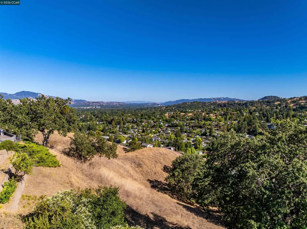640 Skyline Drive Martinez CA 94553