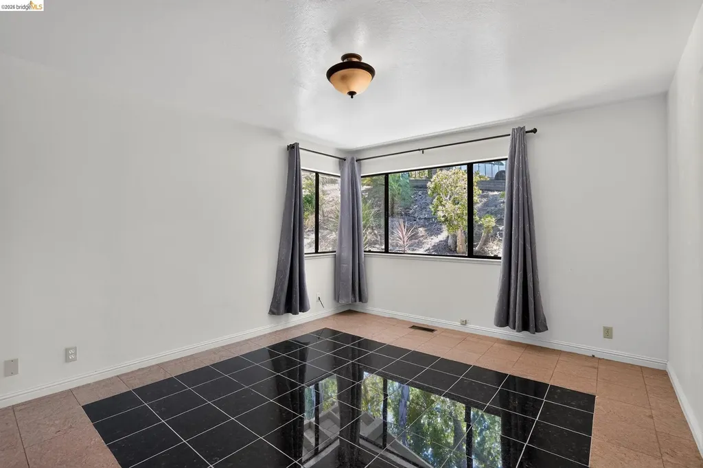 525 Hampton Avenue Piedmont CA 94611