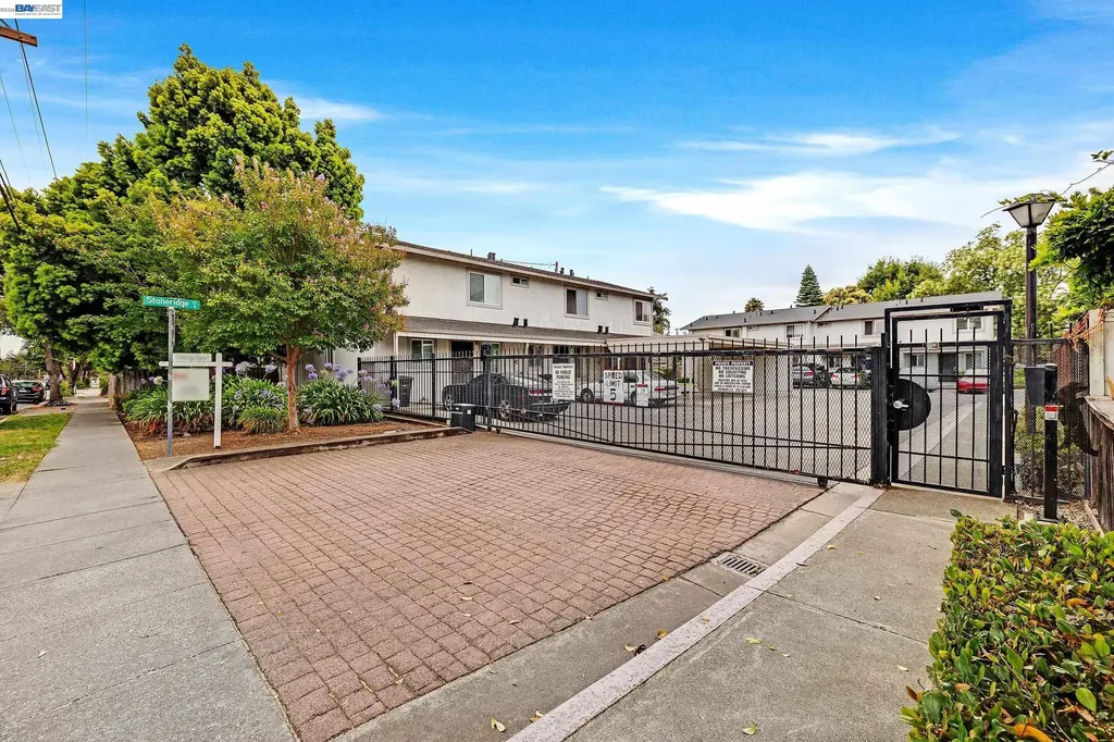 27427 Stoneridge Court Hayward CA 94544
