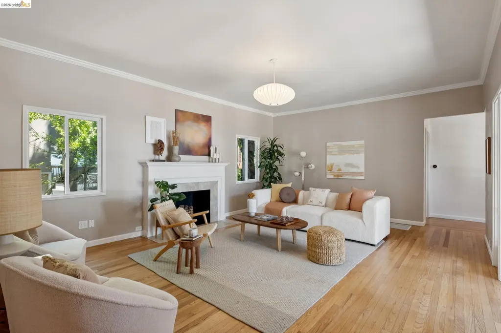 2339 Thackeray Drive Oakland CA 94611